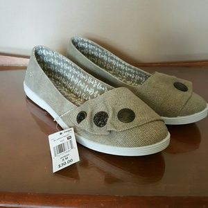 Blowfish Tan Flats Size 8